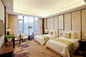 La mobilia cinque stelle moderna della camera da letto dell'hotel fissa la progettazione commerciale di modo di uso